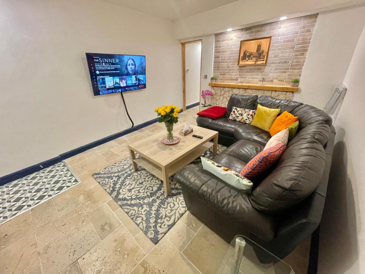 2 Bedroom Cottage Gloucester City Center Ngoại thất bức ảnh